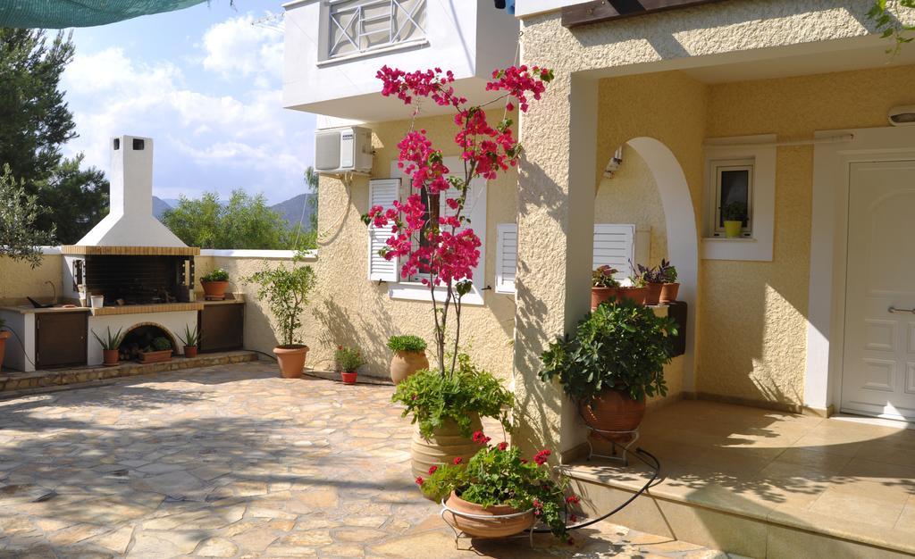 Treehouse Holiday Homes Ermioni Exterior photo