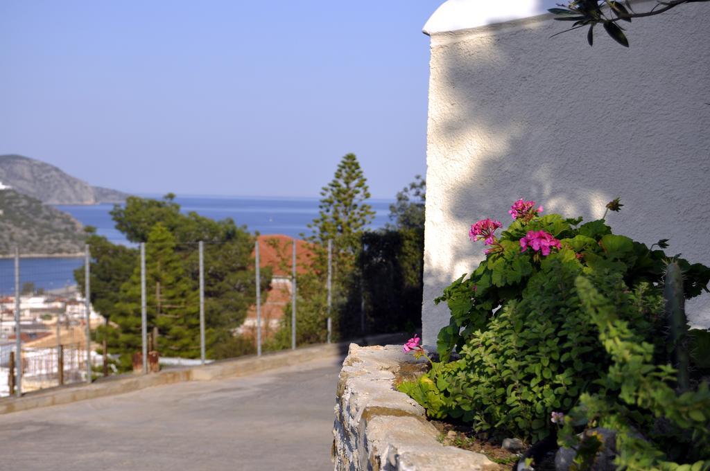 Treehouse Holiday Homes Ermioni Exterior photo