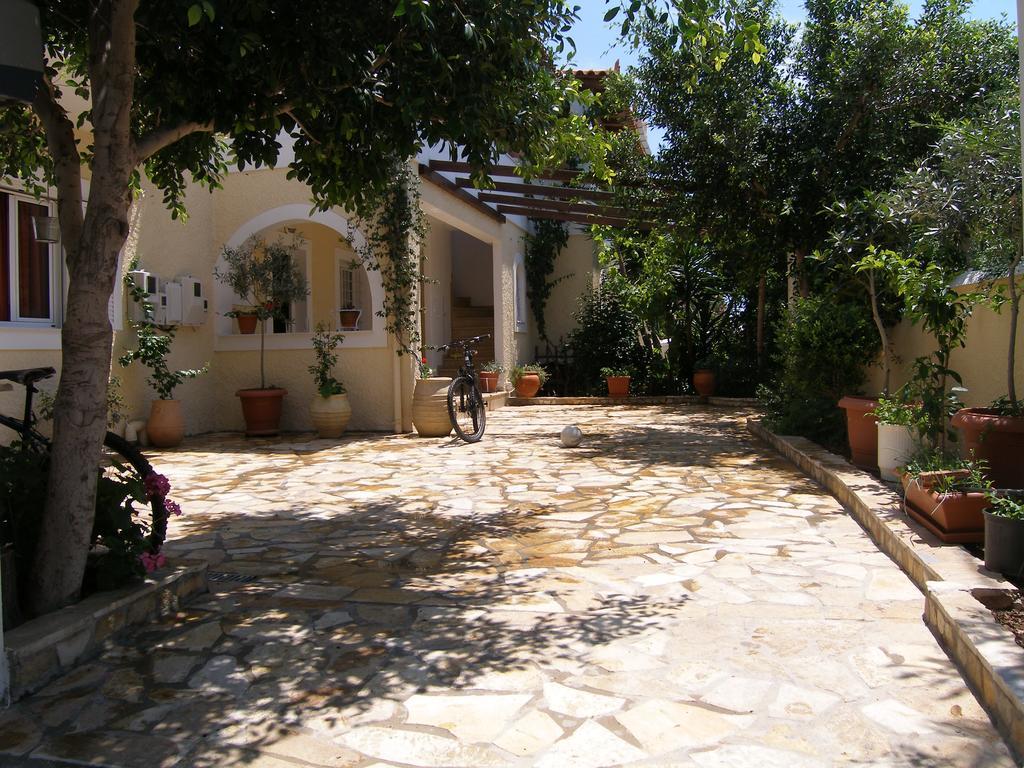 Treehouse Holiday Homes Ermioni Exterior photo